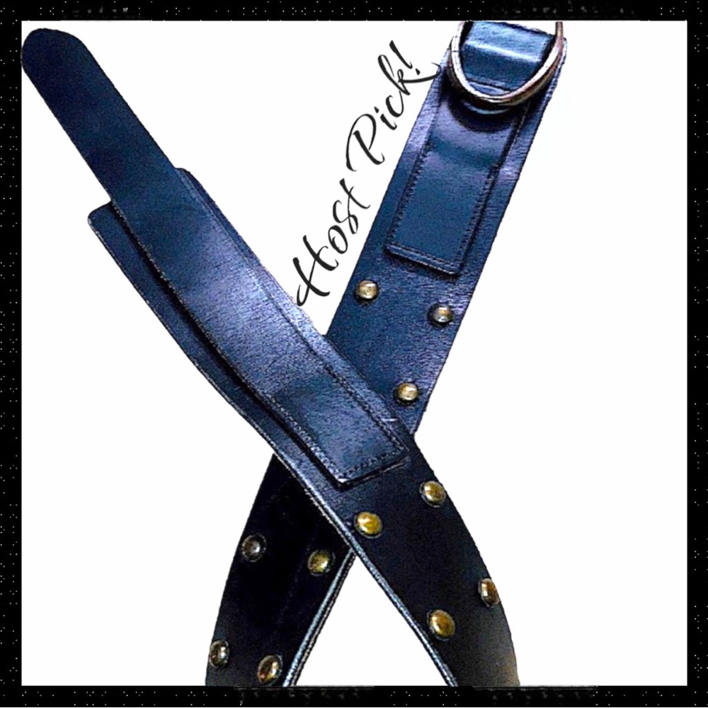 🖤 GAP Black leather studded belt